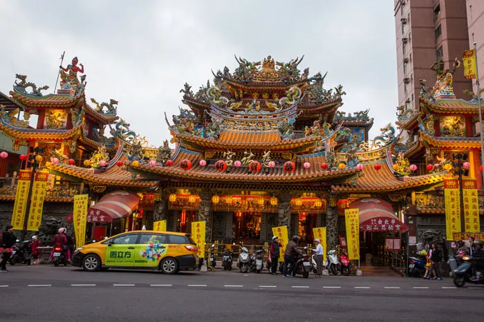 Temple Near Raohe Market