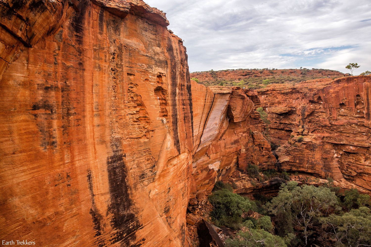 How to Hike the Rim Walk at Kings Canyon Australia Earth Trekkers