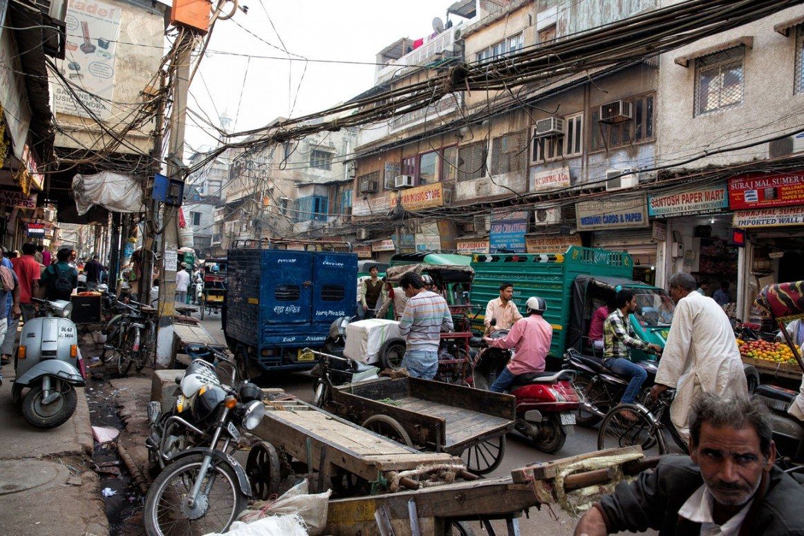 Walking Through Chaotic Old Delhi, India – Earth Trekkers