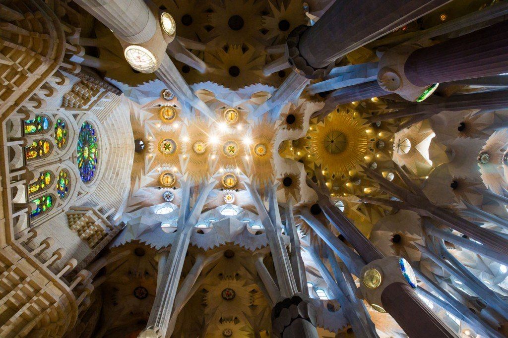 Barcelona Bucket List: 25 Best Things to Do in Barcelona – Earth Trekkers