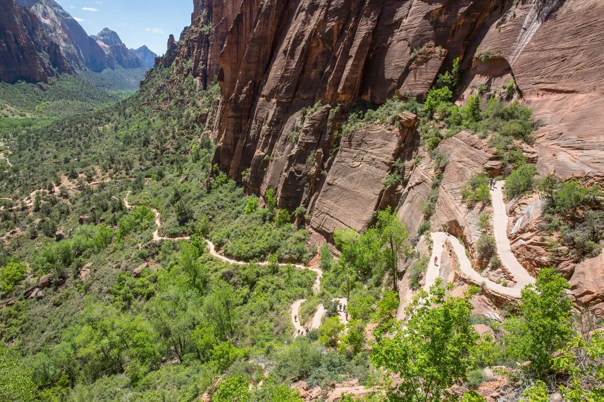 The trail before Refrigerator Canyon