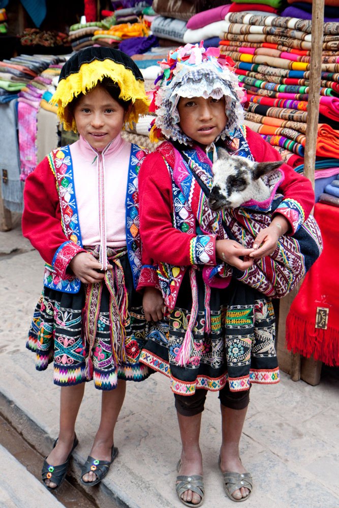 Shopping at the Market in Pisac | Earth Trekkers