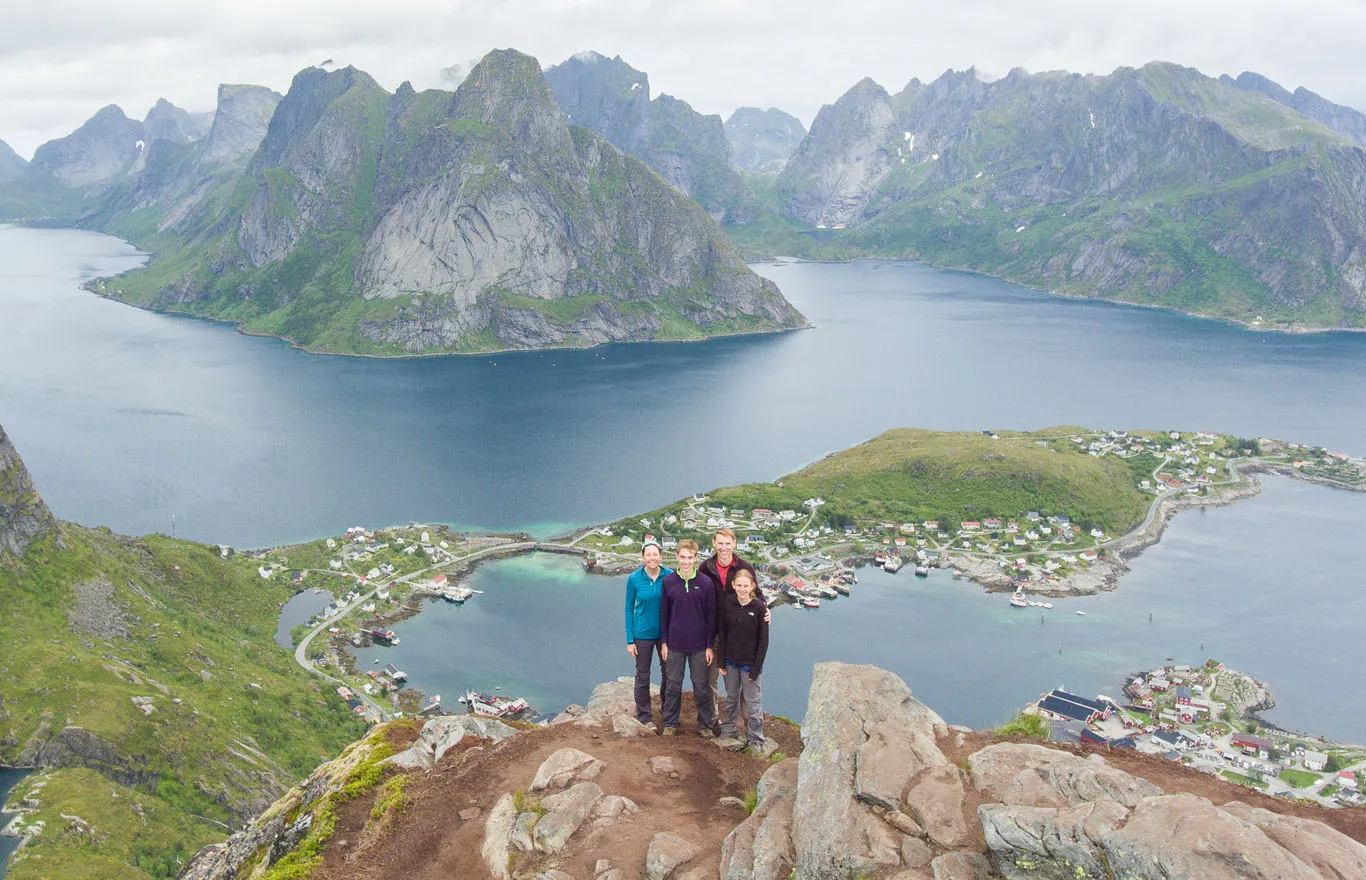 Hiking Reinebringen