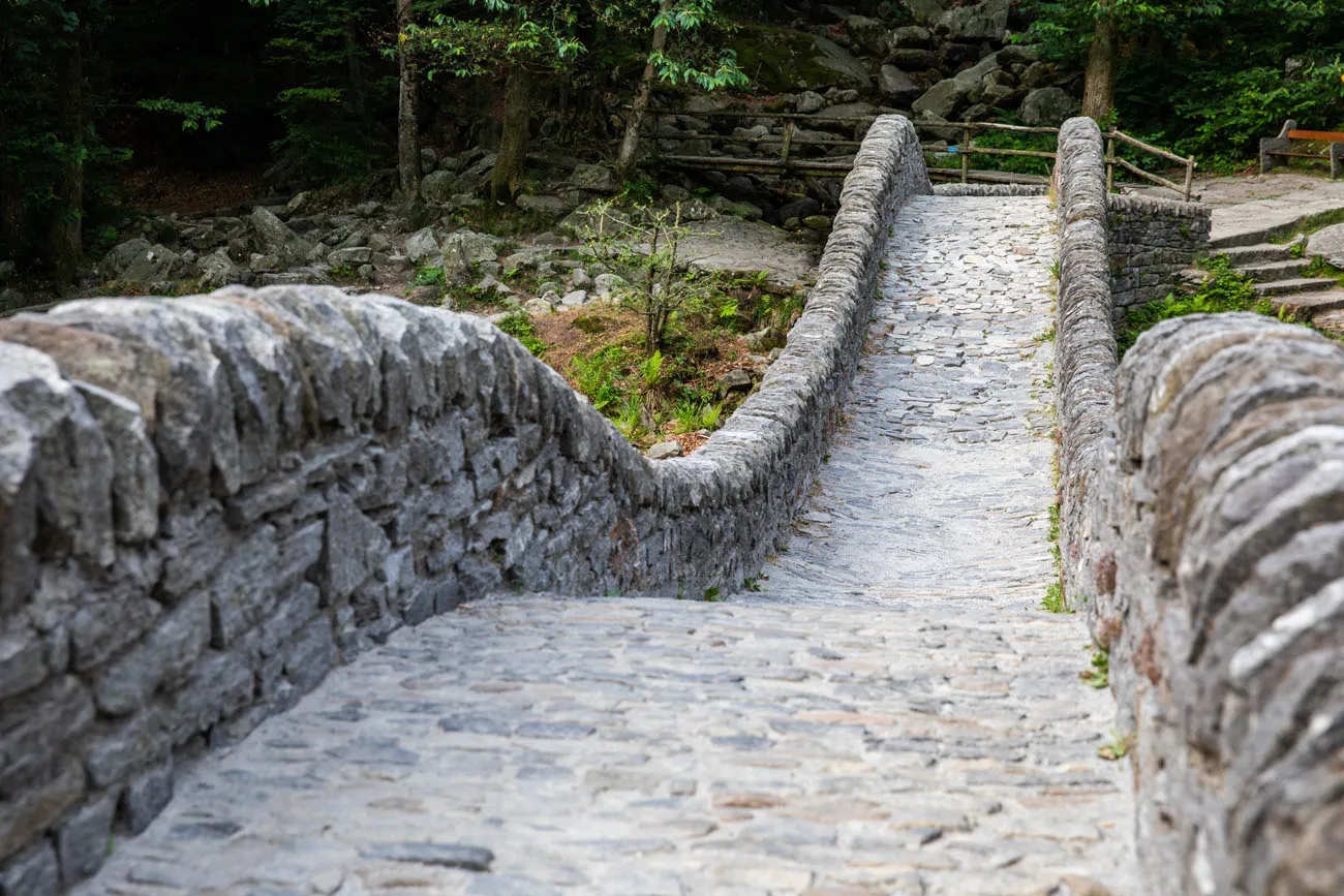 Walking on Ponte dei Salti