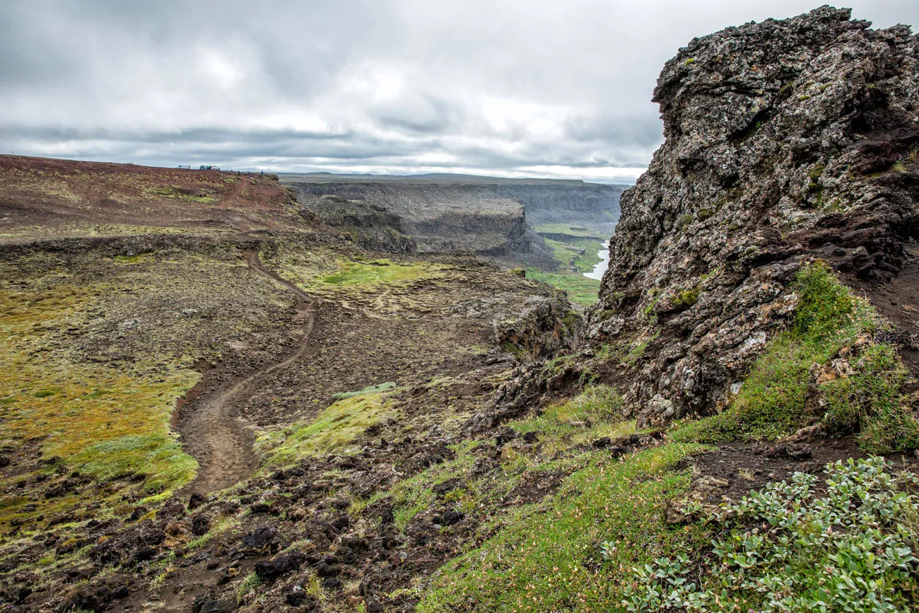 Trail to Hafragilsfoss