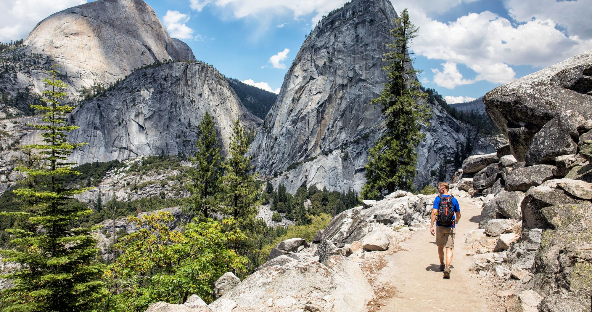 Essential Hiking Gear: What Should You Bring on a Day Hike? – Earth Trekkers