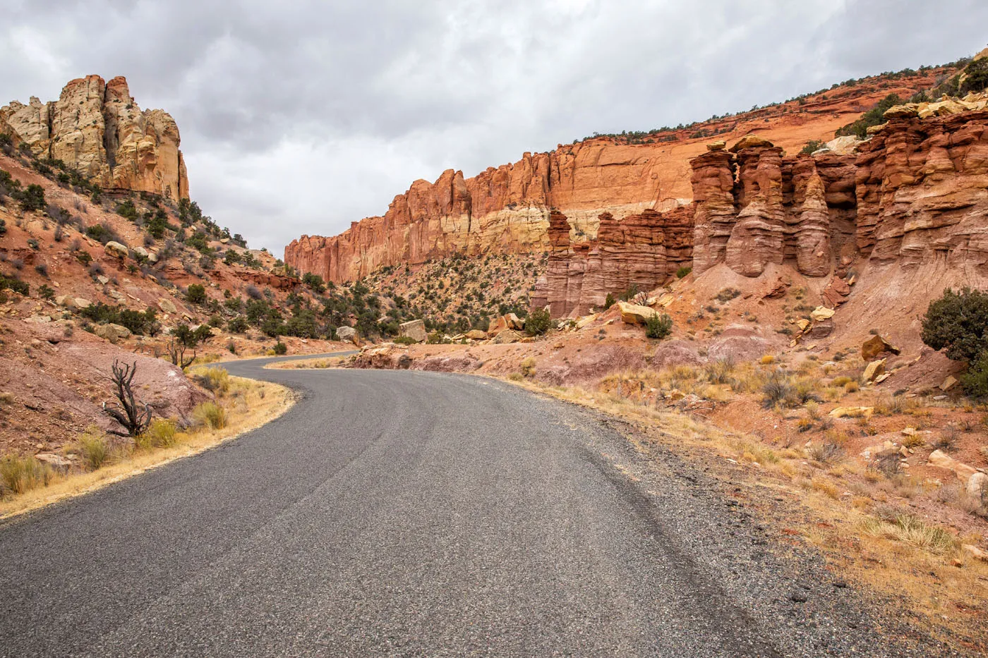 Road through Long Canyon Loop the Fold