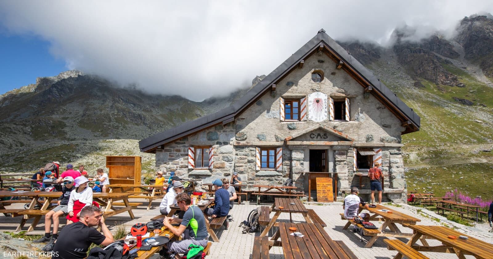 Cabane du Mont Fort Photo