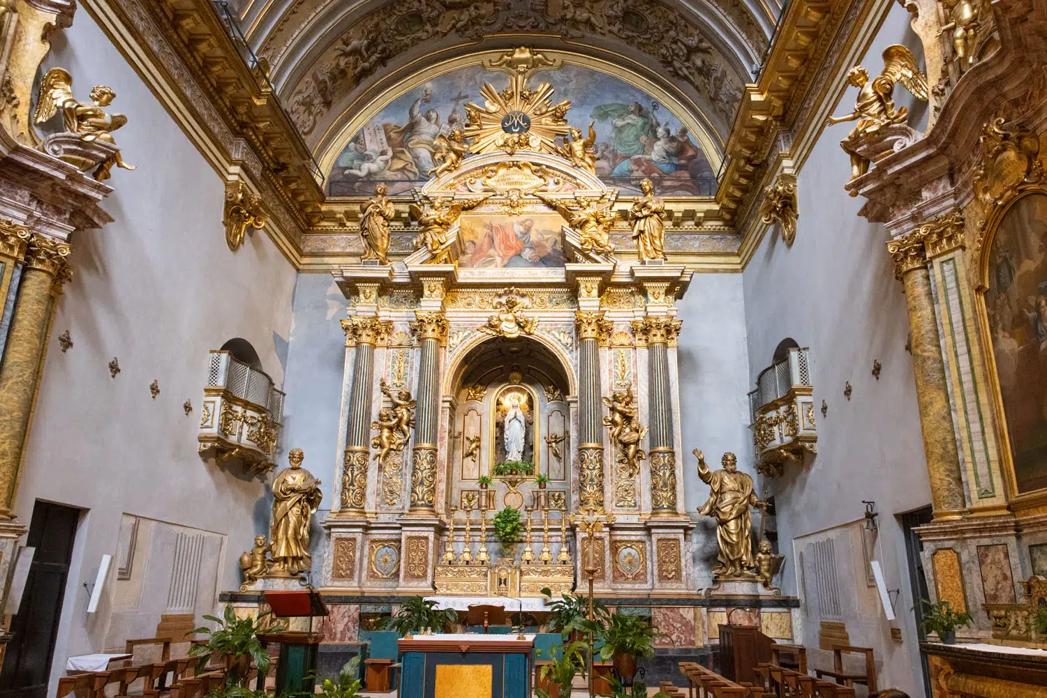 Church inside of Temple Minerva