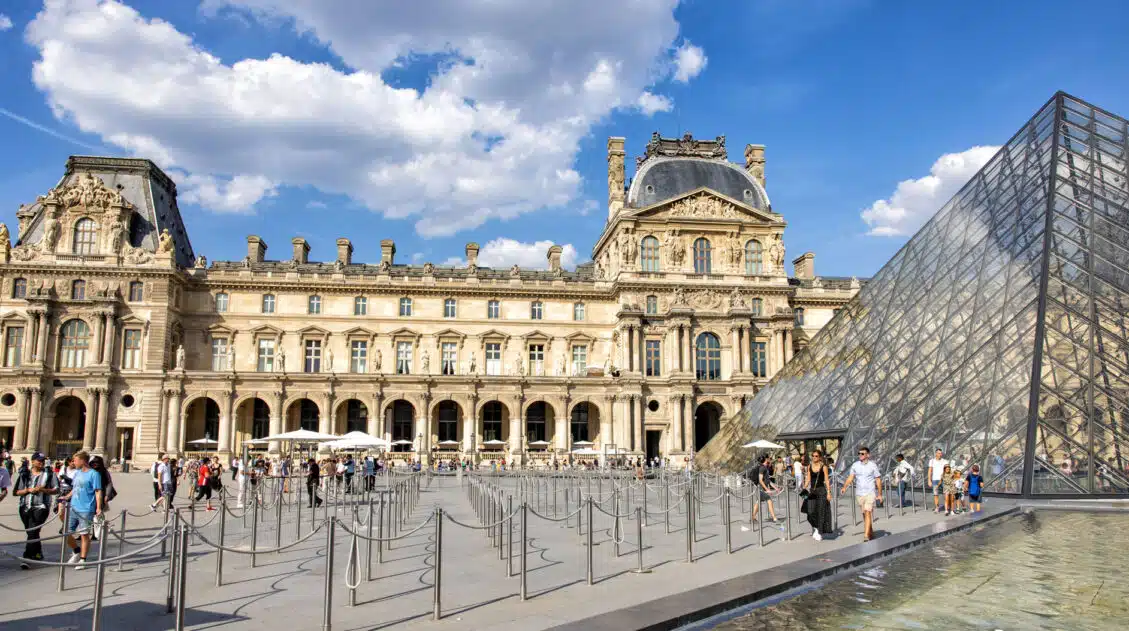 The Louvre Guide