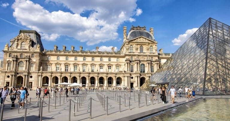 The Louvre Guide