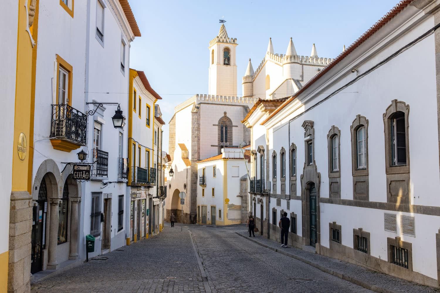 Evora Street | How to plan a trip to Évora