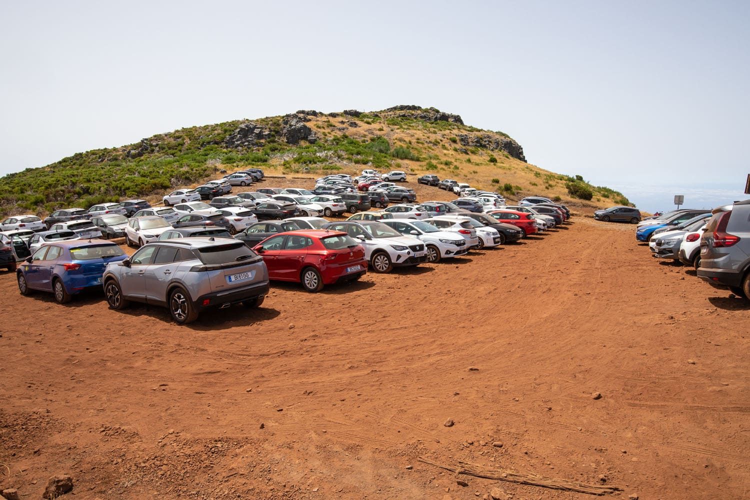 Pico do Arieiro Parking Lot | Pico do Arieiro to Pico Ruivo Hike