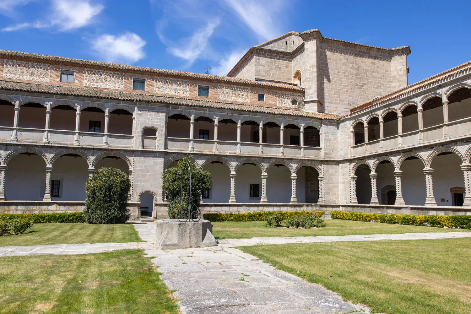 Royal Monastery of Saint Thomas Cloister